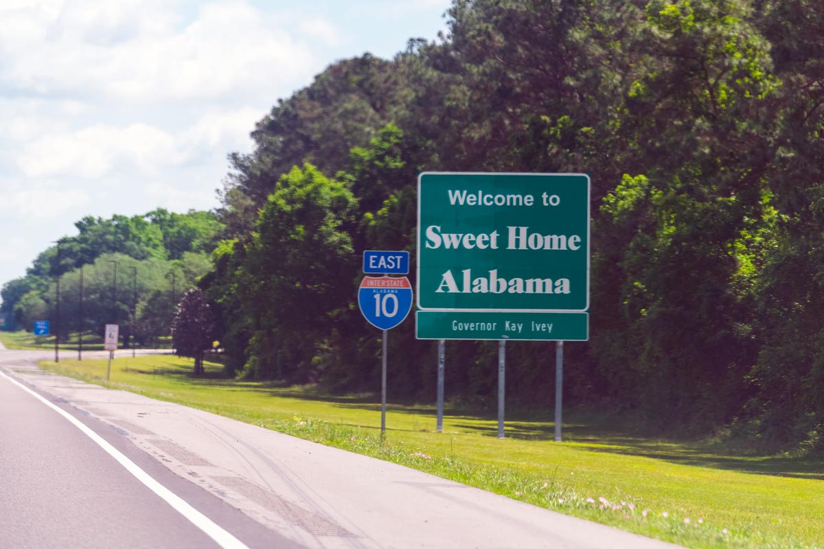 LambertMovingtoAL(1200px) Welcome to Alabama sign